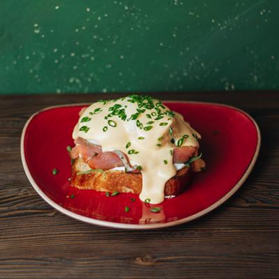 BENEDICT WITH SALMON